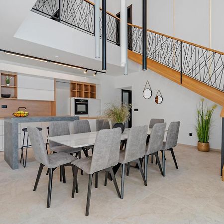 Beautiful Home In Omis With Kitchen Exterior foto