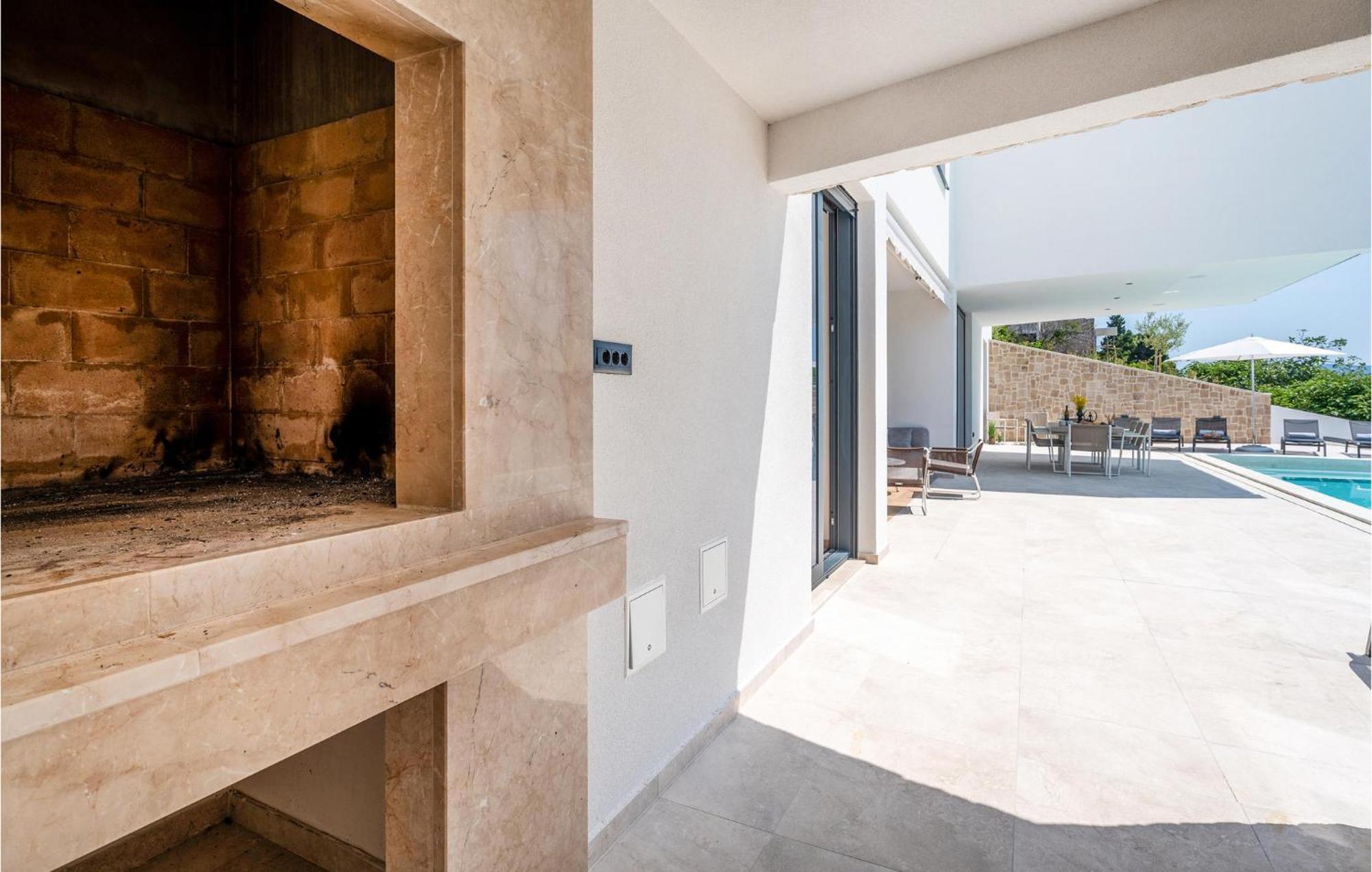 Beautiful Home In Omis With Kitchen Exterior foto