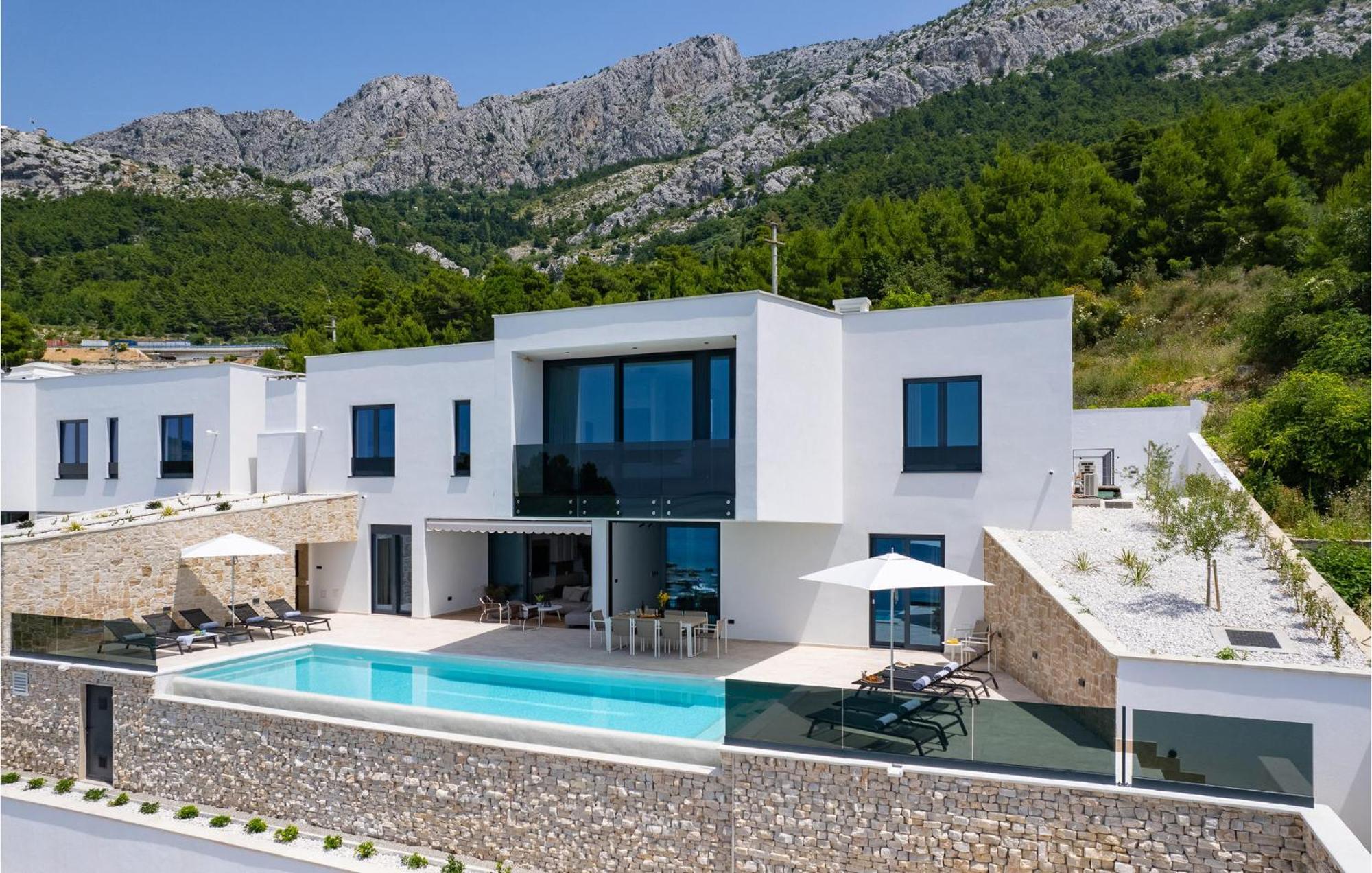 Beautiful Home In Omis With Kitchen Exterior foto